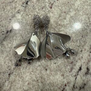 Oscar De La Renta Impatient Drop Earrings in Metallic Silver